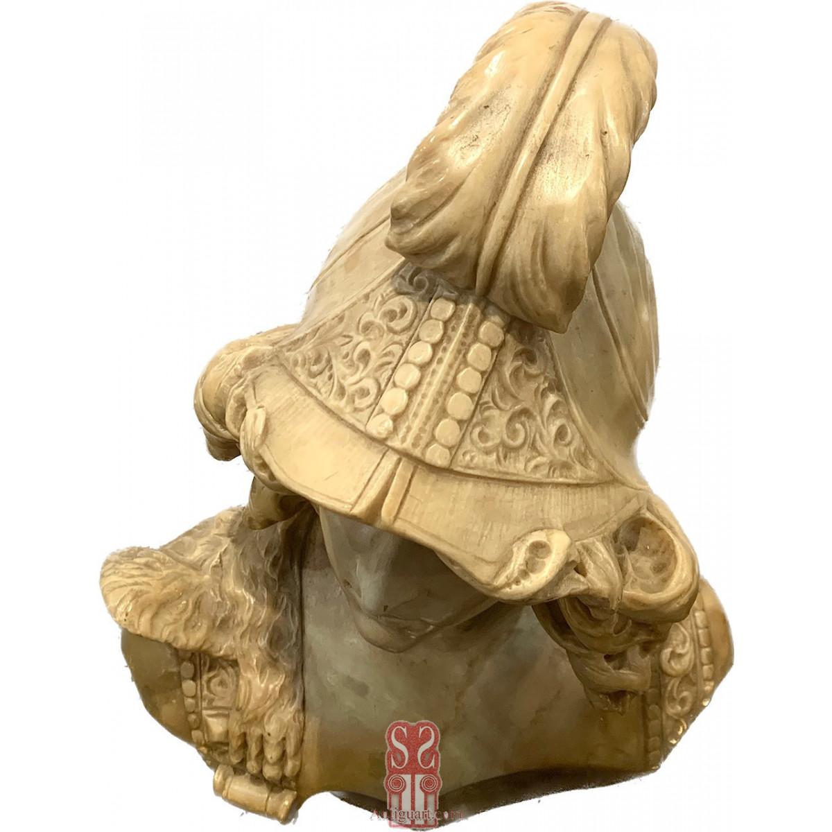 Busto de San Miguel Arcángel de alabastro, siglo XIX.