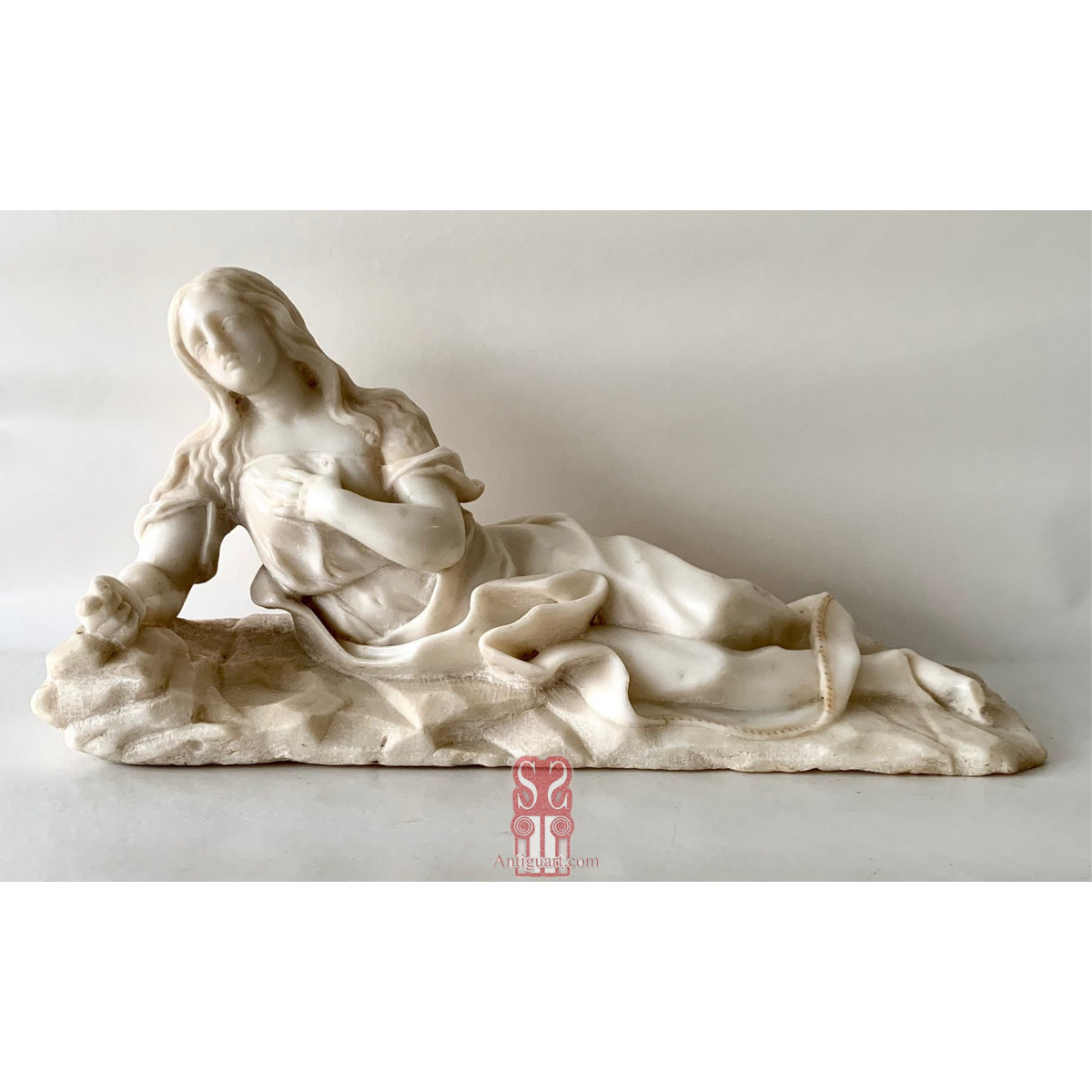 Magdalena penitente,  mármol blanco del siglo XVIII.