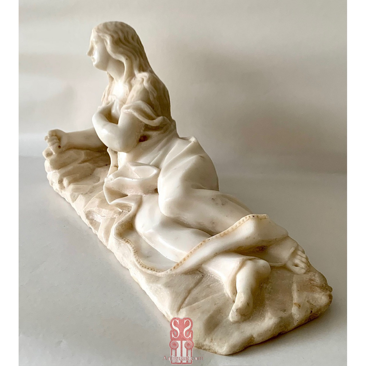Magdalena penitente,  mármol blanco del siglo XVIII.