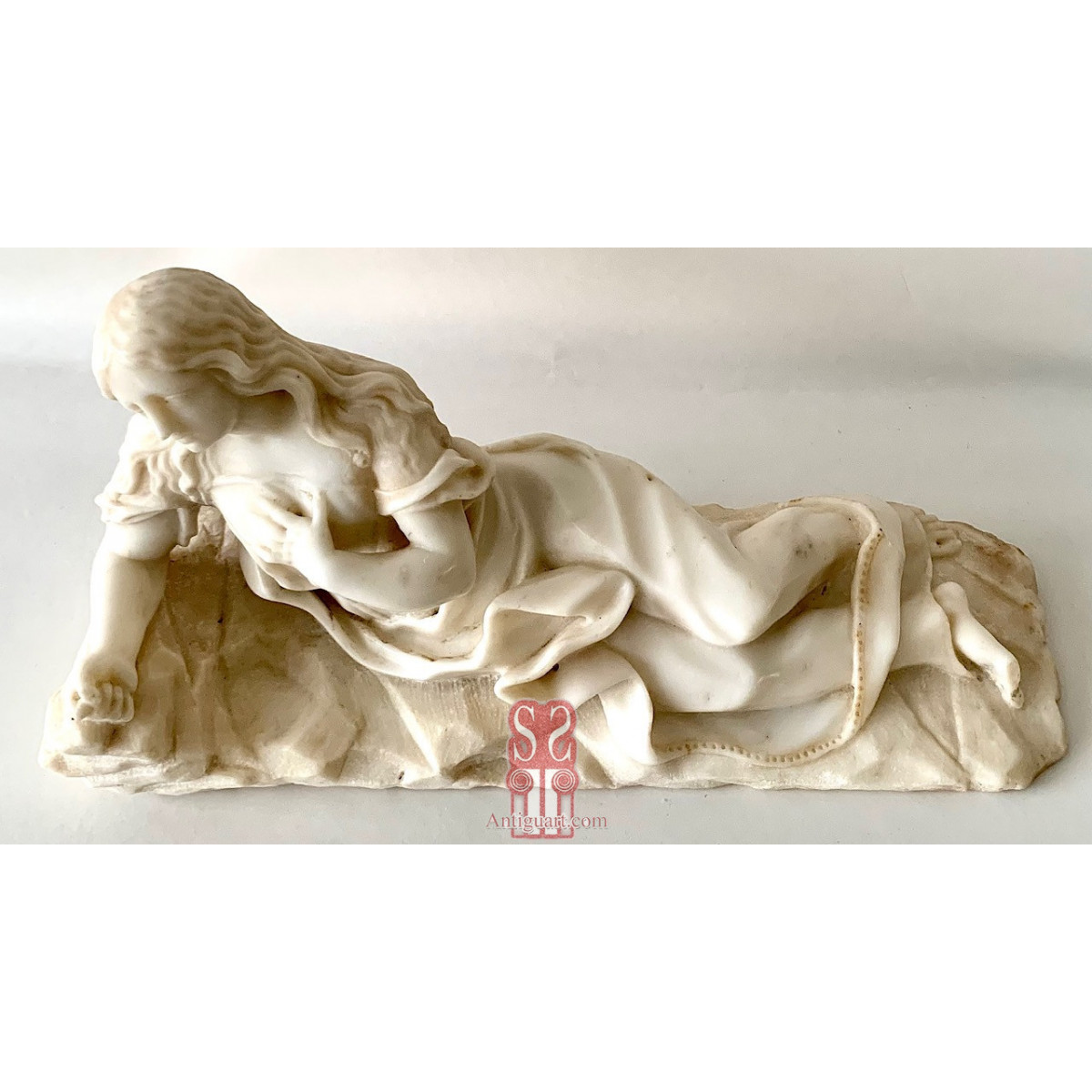 Magdalena penitente,  mármol blanco del siglo XVIII.