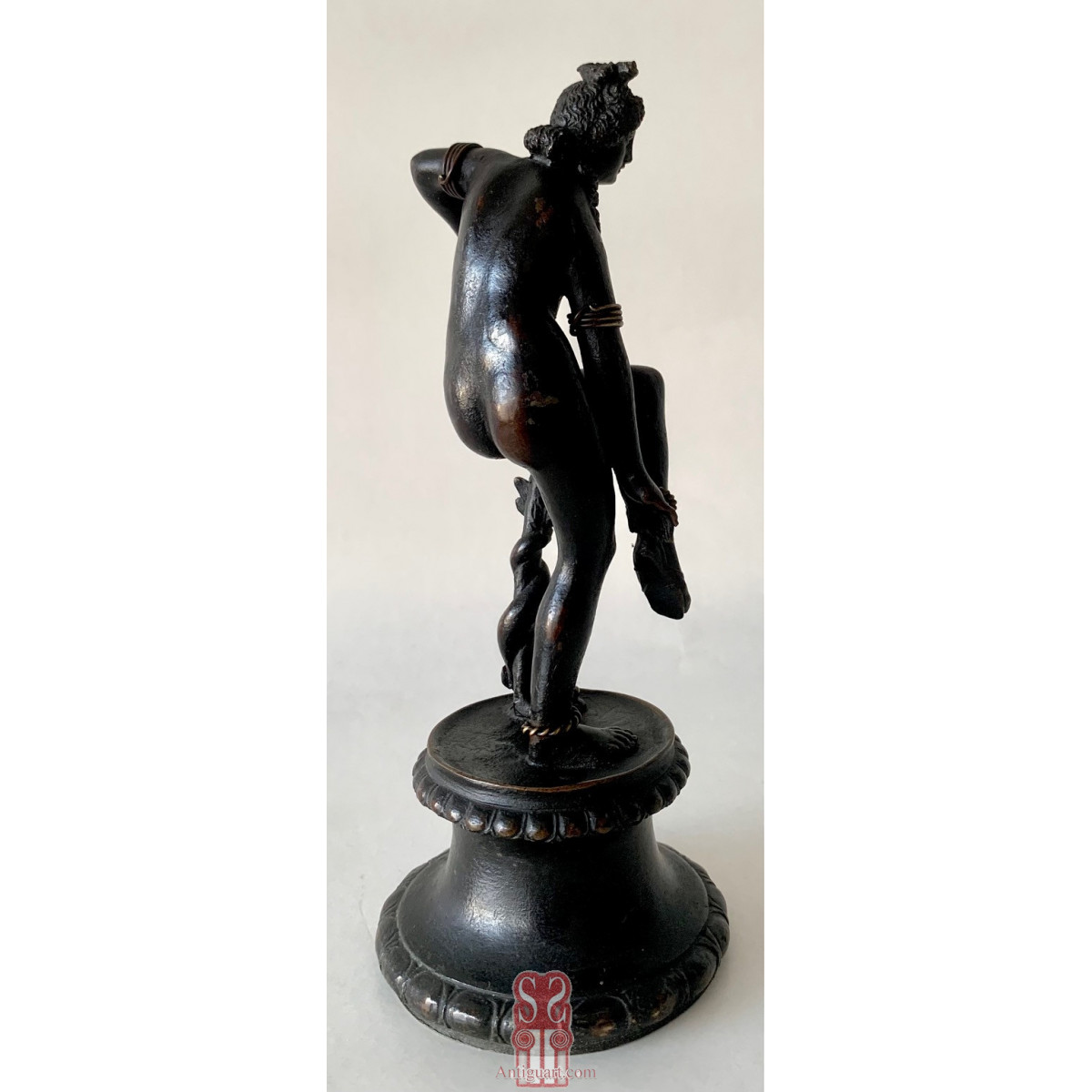 Afrodita o Venus al baño , bronce del siglo XIX.