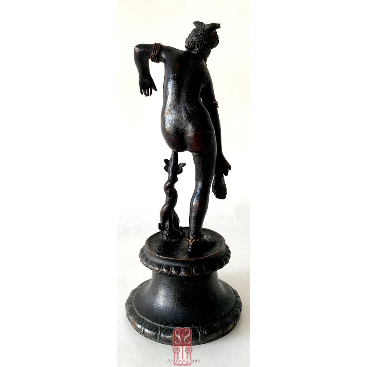 Afrodita o Venus al baño , bronce del siglo XIX.