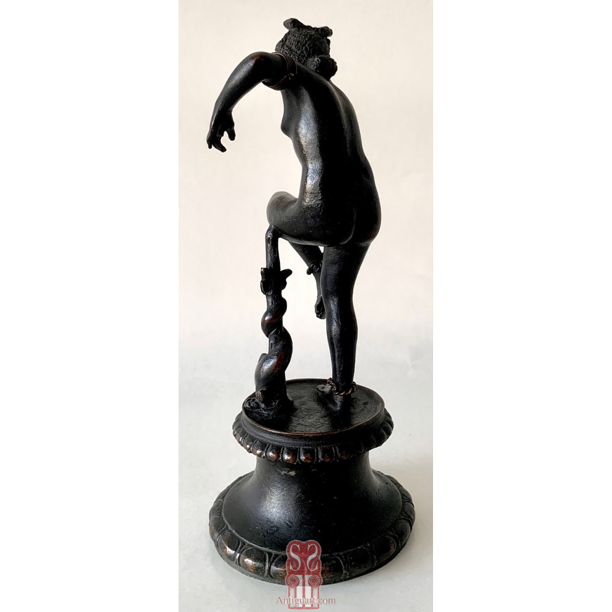 Afrodita o Venus al baño , bronce del siglo XIX.