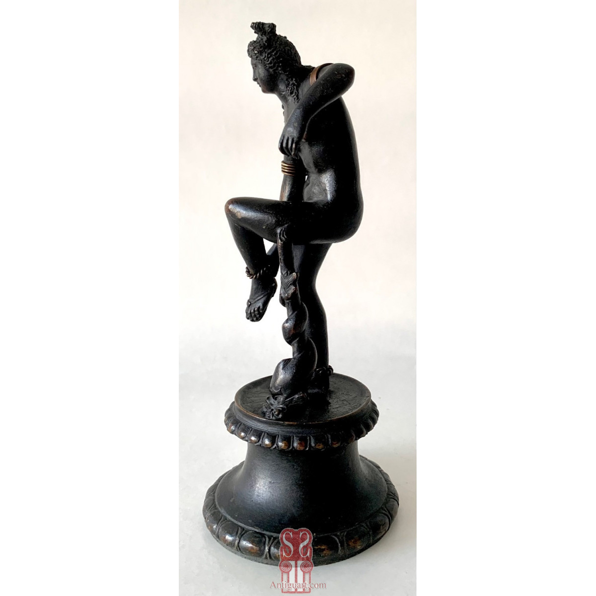 Afrodita o Venus al baño , bronce del siglo XIX.