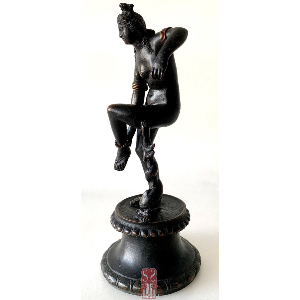 Afrodita o Venus al baño , bronce del siglo XIX.