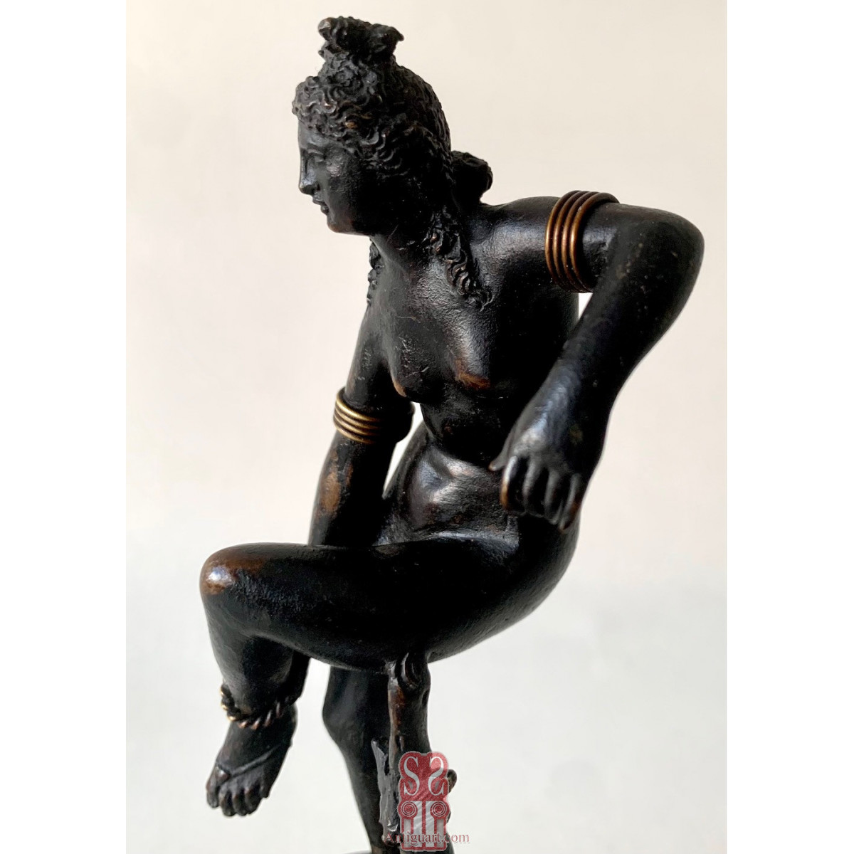 Afrodita o Venus al baño , bronce del siglo XIX.