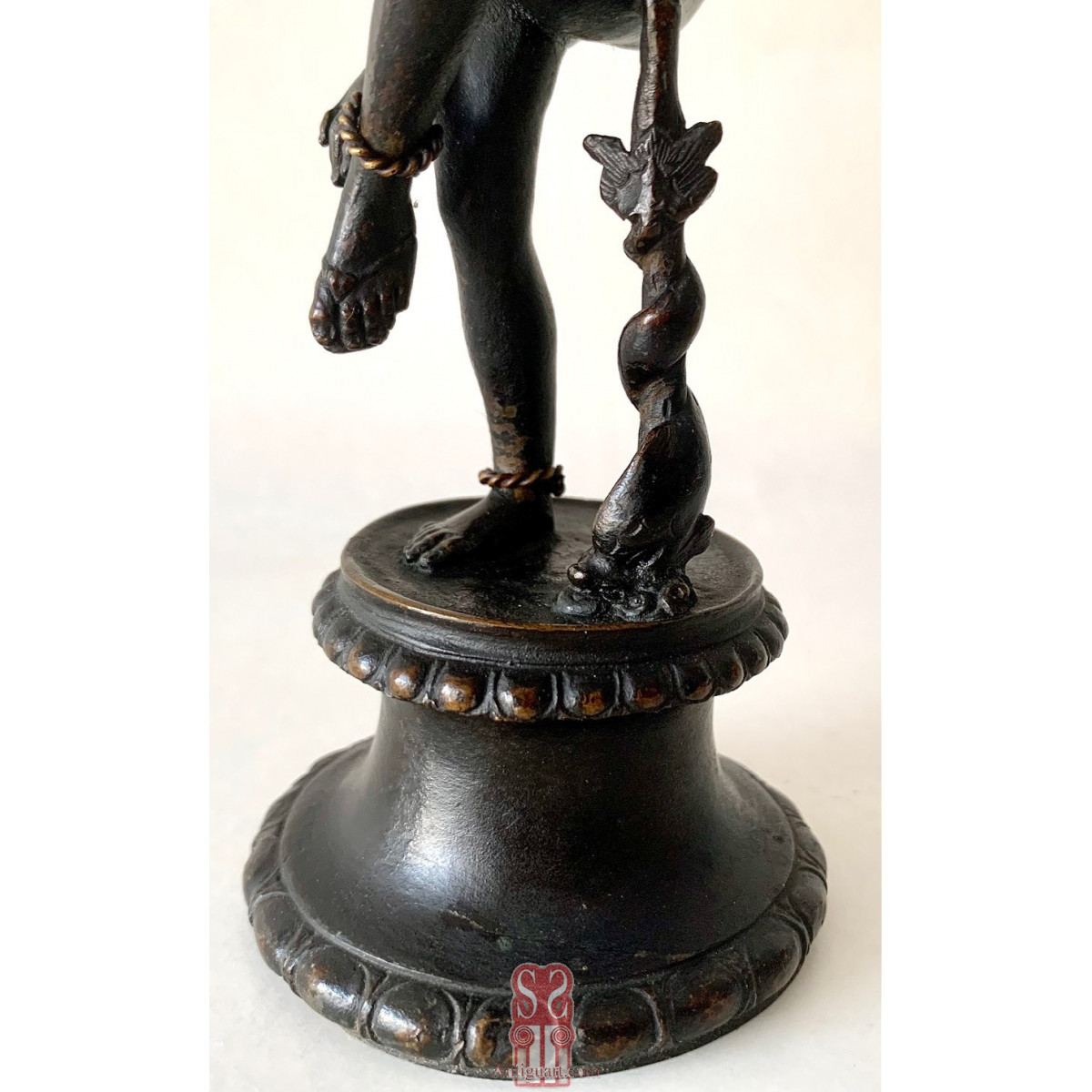 Afrodita o Venus al baño , bronce del siglo XIX.