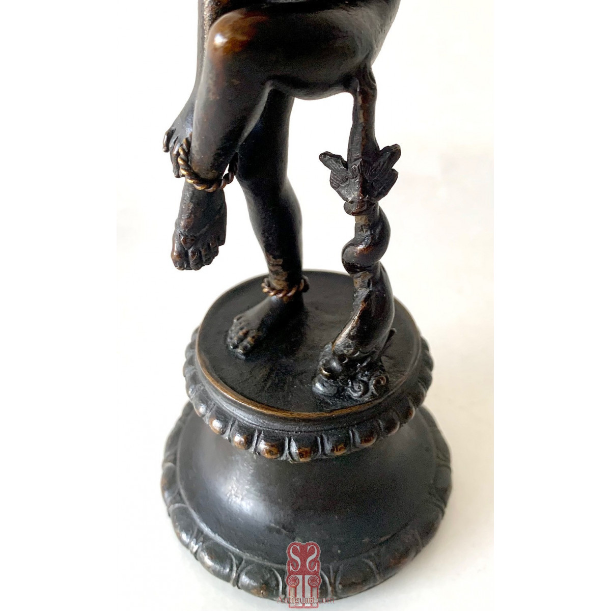 Afrodita o Venus al baño , bronce del siglo XIX.