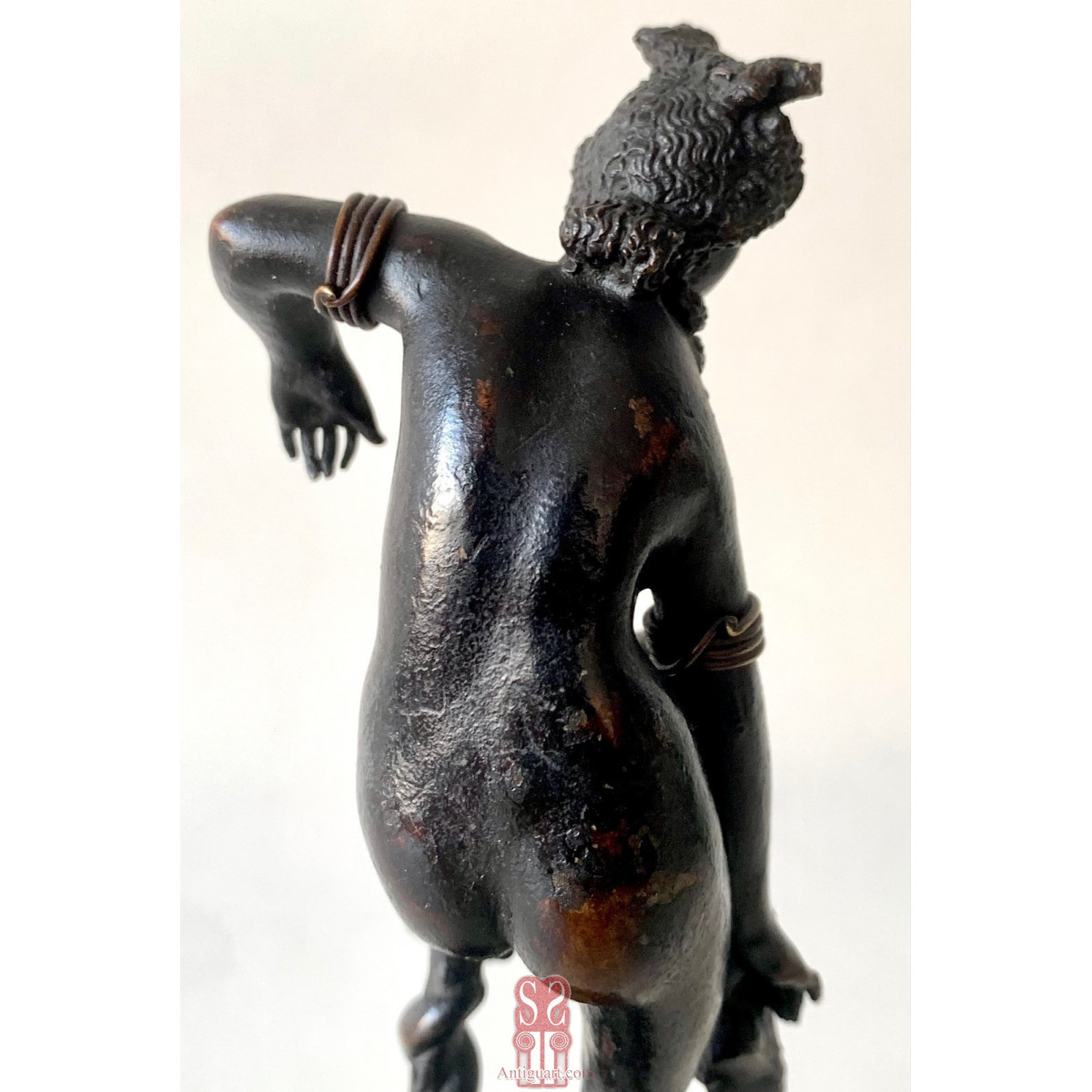 Afrodita o Venus al baño , bronce del siglo XIX.