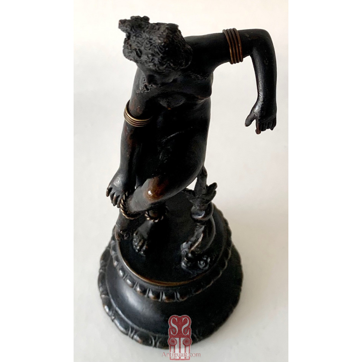 Afrodita o Venus al baño , bronce del siglo XIX.