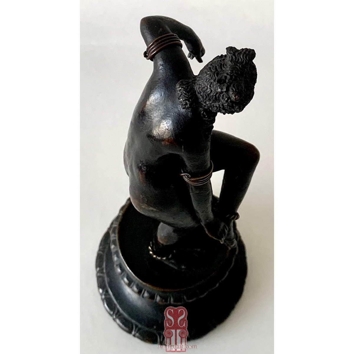 Afrodita o Venus al baño , bronce del siglo XIX.