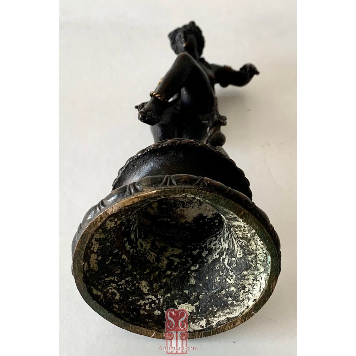 Afrodita o Venus al baño , bronce del siglo XIX.