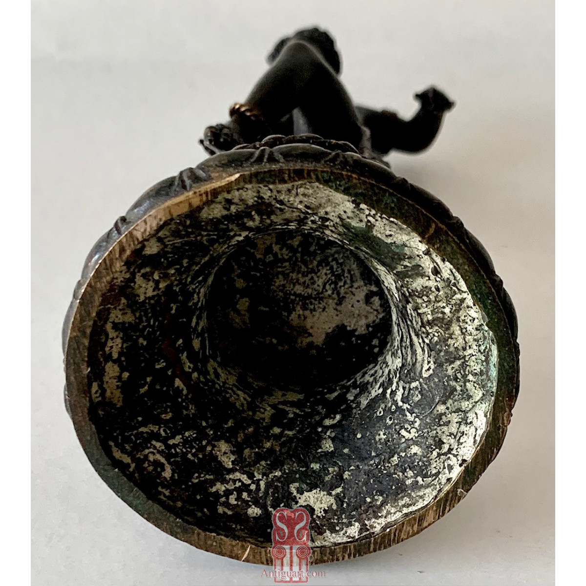 Afrodita o Venus al baño , bronce del siglo XIX.