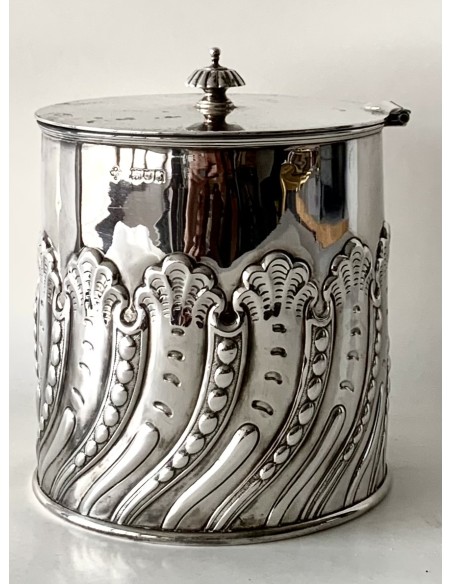 Antigua galletera de plata de ley inglesa en venta