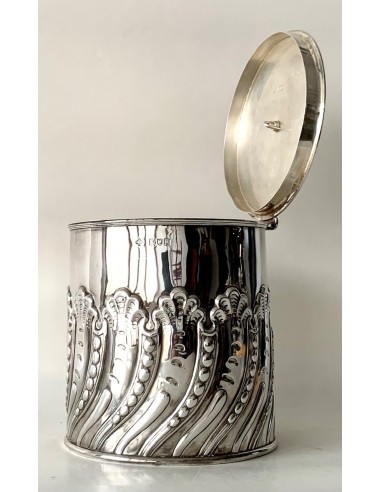 Antigua galletera de plata de ley inglesa en venta