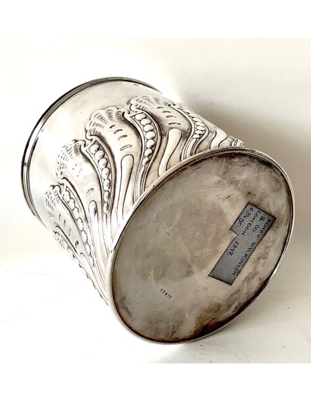Antigua galletera de plata de ley inglesa en venta