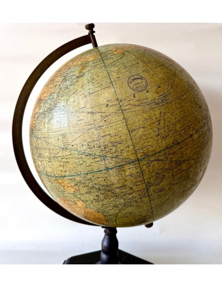 Antiguo Globo terráqueo francés, G.Thomas, principios del siglo XX.
