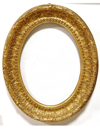 Oval frame gilded,  of the 19th.
