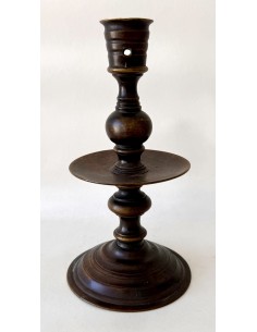 Antigua pareja de candeleros de bronce macizo del siglo XVII en venta. 2