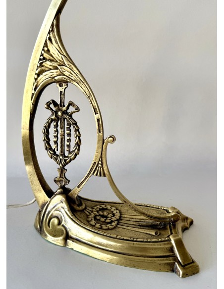 Lámpara de mesa modernista de bronce con tulipa de cristal original en venta