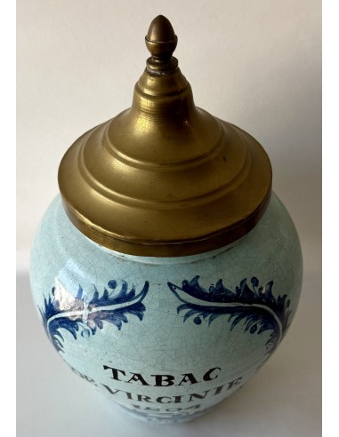 bote para el tabaco de cerámica Holandesa de Delft de principios del siglo XIX.