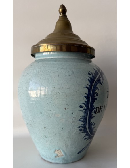 bote para el tabaco de cerámica Holandesa de Delft de principios del siglo XIX.