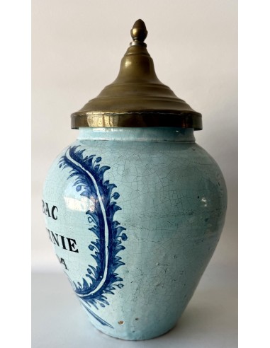 bote para el tabaco de cerámica Holandesa de Delft de principios del siglo XIX.