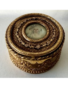 Round bronze box with miniatures 19th collectible on sale 2