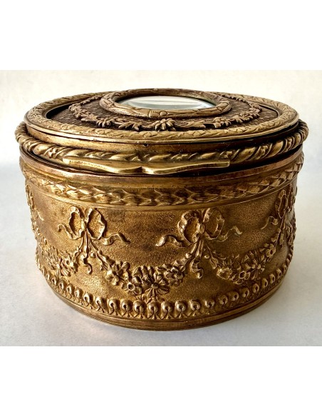 Scatola porta cipria di bronzo con miniatura nel coperchio del XIX secolo