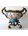 Copa de porcelana francesa de Sevres, montura de bronce, siglo XIX.