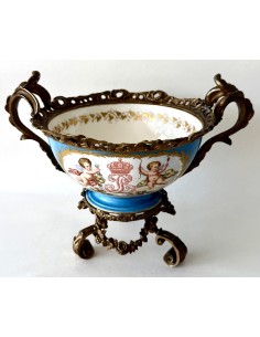 Copa de porcelana francesa de Sevres, montura de bronce, siglo XIX. 2