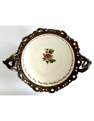 en venta Copa de porcelana francesa de Sevres con montura de bronce del siglo XIX.