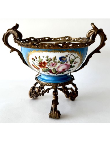 en venta Copa de porcelana francesa de Sevres con montura de bronce del siglo XIX.