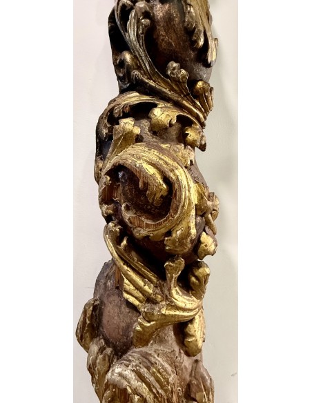 Colonna barocca del 600 intagliata dorata e argentata in vendita.