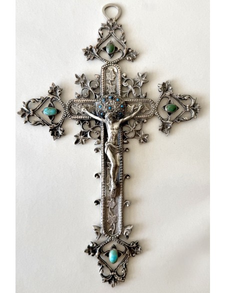 Grande crucifijo de plata de ley con turquesas de principios del siglo XX.