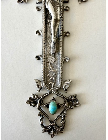 Grande crucifijo de plata de ley con turquesas de principios del siglo XX.