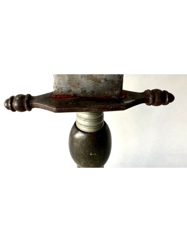 Antigua bayoneta de taco de colección de principios del siglo XIX en venta.
