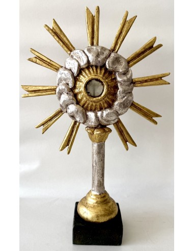 Custodia de madera dorada y plateada del siglo XIX.