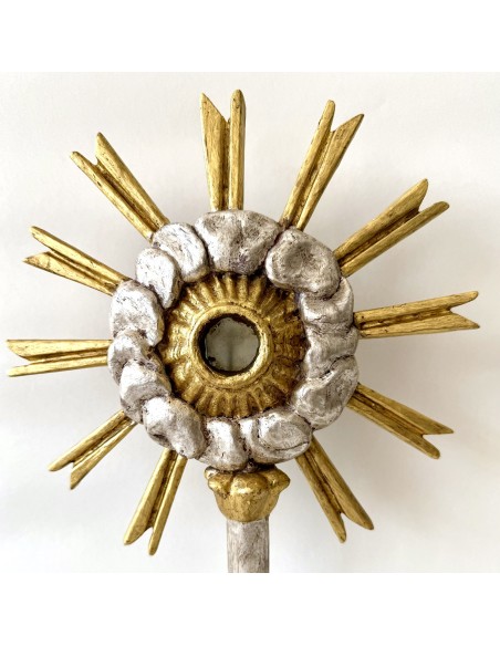 Antigua custodia relicario de finales del siglo XVIII principios del del XIX.