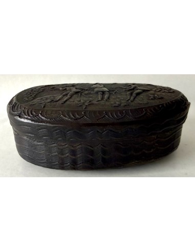 Antigua Caja tabaquera de finales del siglo XVIII principios del XIX en asta tallada.