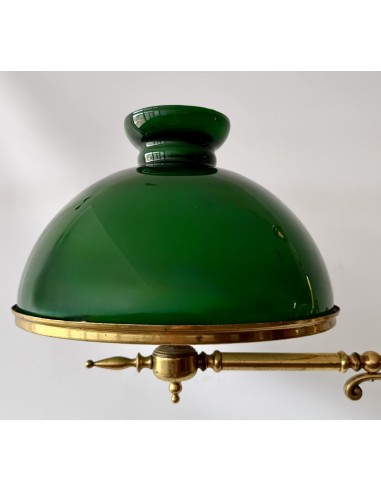 Original lampara de techo de época modernista tipo de billar de latón y opalinas.