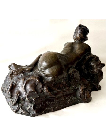 Charles Van Der Stappen, “Mujer entre olas”, bronce a cera perdida, 1890 circa.