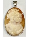 Cammeo intagliato con montatura d'argento del XIX secolo.