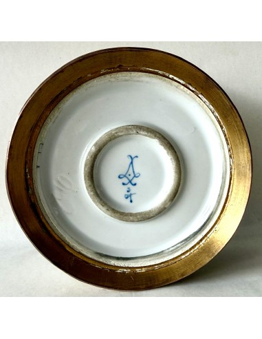 Tintero de porcelana de Sèvres del siglo XVIII marcado en la base