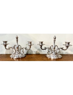Pareja de candelabros de dos velas en plata de ley