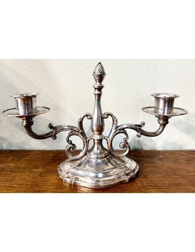 Pareja de candelabros de dos velas en plata de ley Inglaterra.