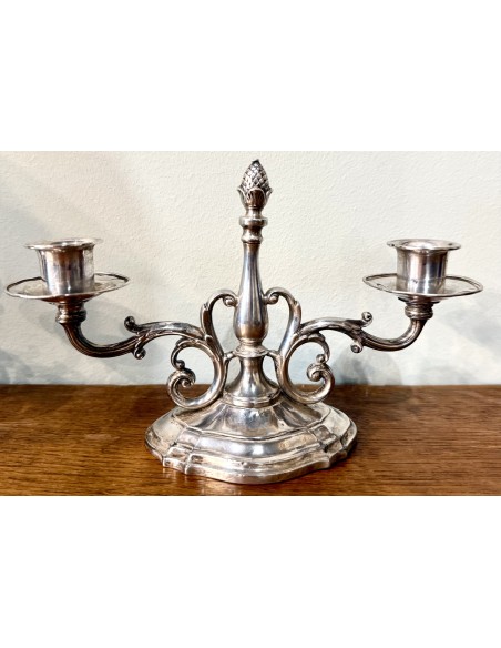 Pareja de candelabros de dos velas en plata de ley Inglaterra.