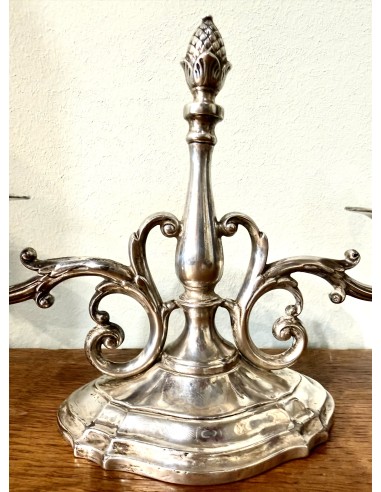 Pareja de candelabros de dos velas en plata de ley Inglaterra.