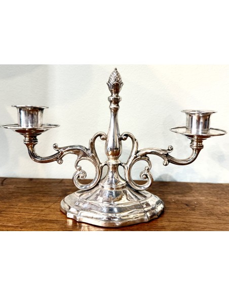 Pareja de candelabros de dos velas en plata de ley Inglaterra.