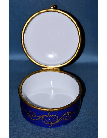 Cajita redonda, cerámica de Sevres.